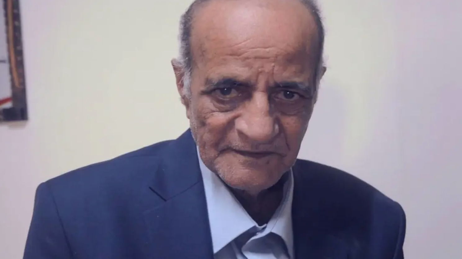 الكاتب الفلسطيني الحائز على جائزة غريب عقلاني يبلغ من العمر 74 عامًا