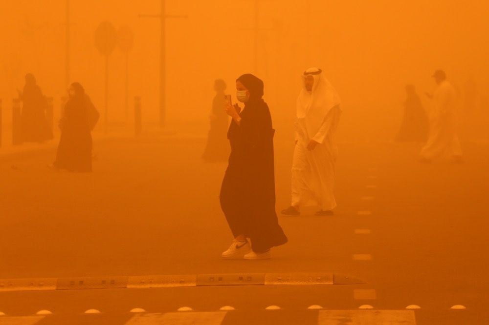 تواجه شدة العواصف الرملية في الشرق الأوسط تحديًا يهدد دول الخليج العربي