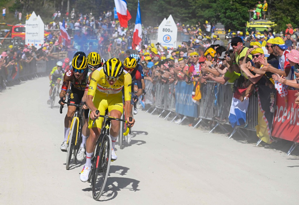 يؤكد Pogacar تفوقه على الجبل الأول في سباق Tour de France