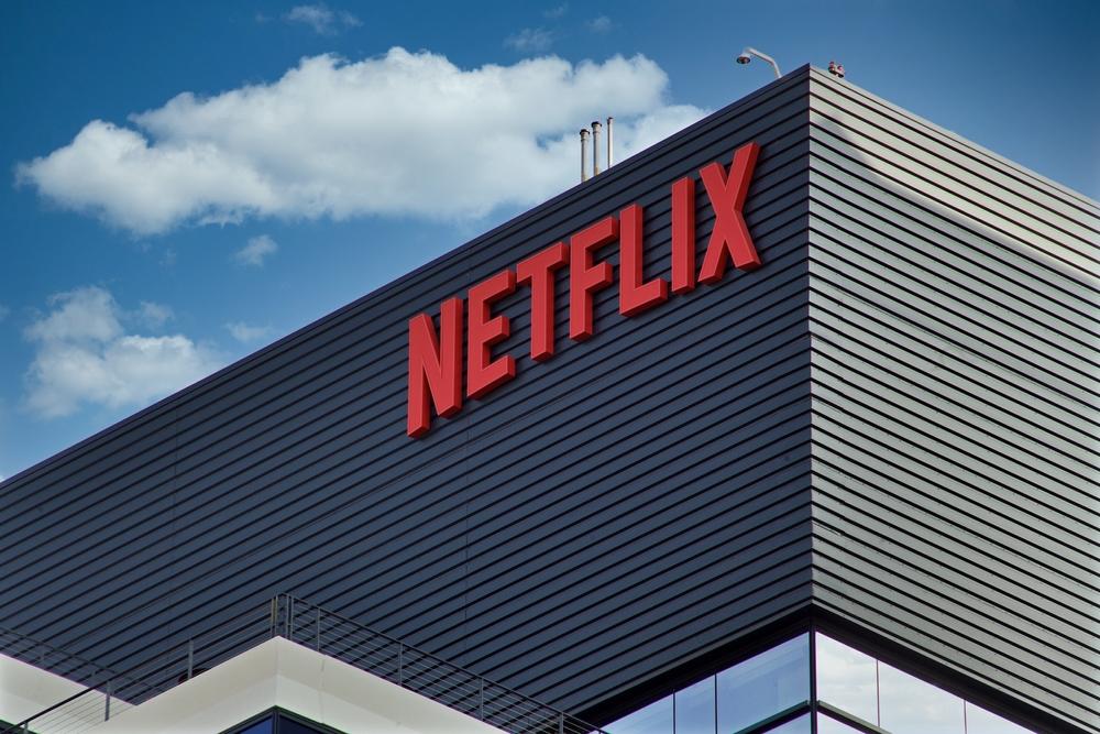 تجري Netflix محادثات مع استوديوهات هوليوود حول طبقة جديدة من الإعلانات