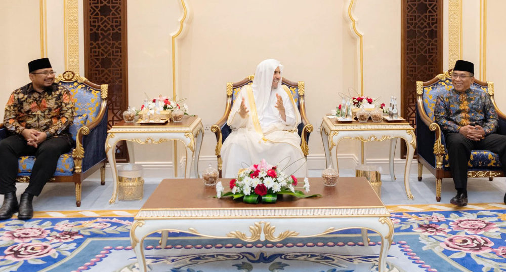 رئيس رابطة العالم الإسلامي يلتقي الوزير الإندونيسي في مكة المكرمة