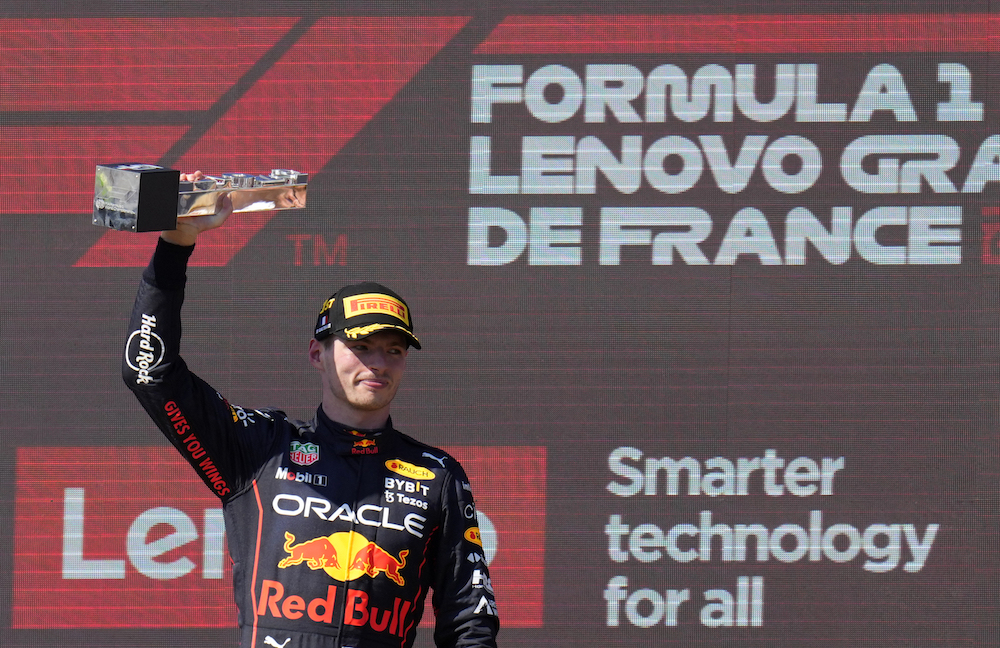 ماكس فيرستابن يفوز بسباق الجائزة الكبرى الفرنسي بعد سقوط تشارلز لوكلير