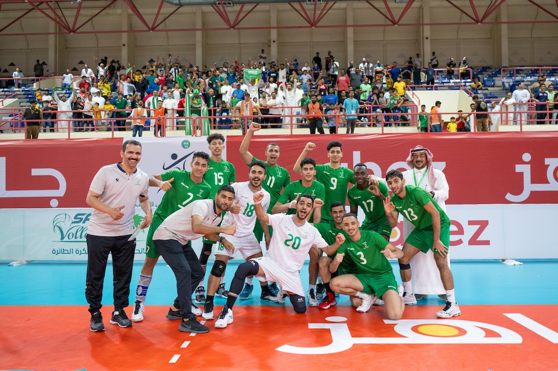 يتأهل اللاعبون السعوديون الشباب إلى ربع النهائي في بطولة غرب آسيا لكرة الطائرة للناشئين 2022