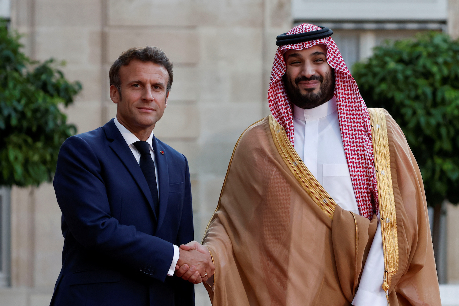 استقبل الرئيس الفرنسي الأمير السعودي في قصر الإليزيه
