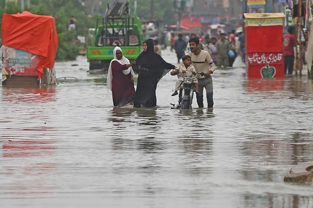 تفاقمت الرياح الموسمية القاتلة في باكستان بسبب تغير المناخ