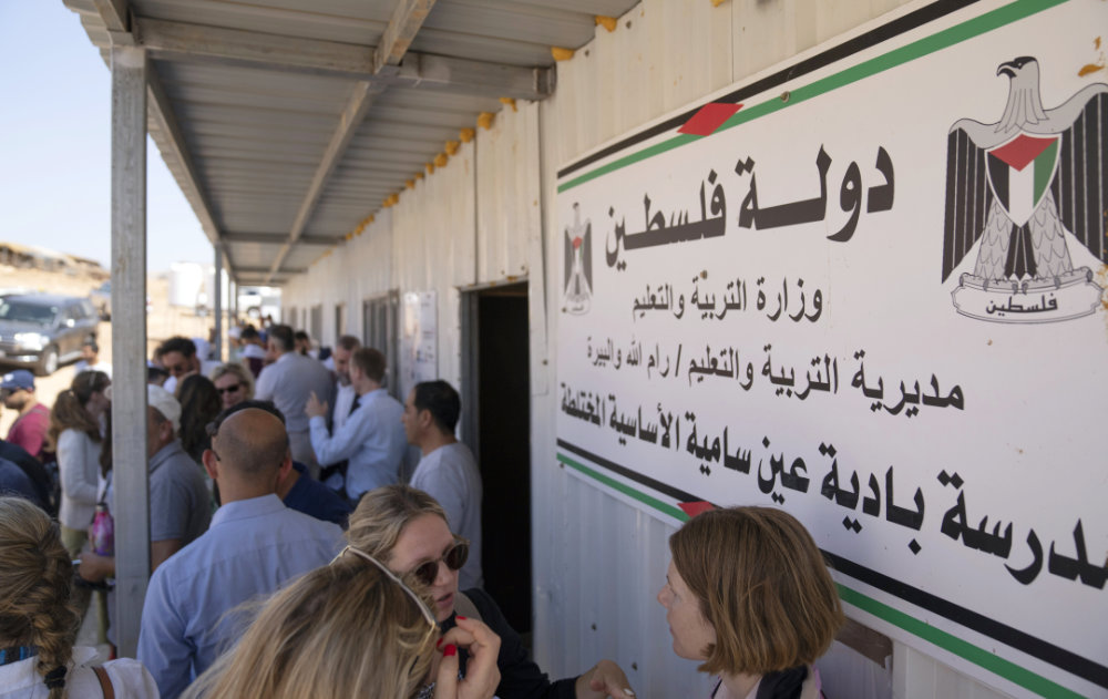 يحتج الاتحاد الأوروبي على قرار إسرائيل هدم مدرسة بدوية فلسطينية