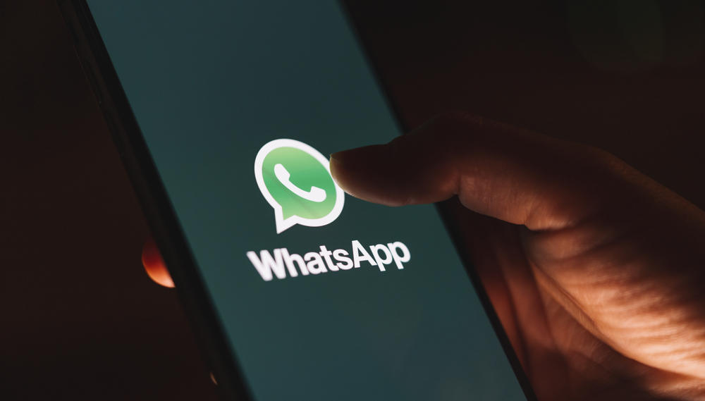 مديرو الأصول في حالة تأهب بعد حملة “WhatsApp” على البنوك