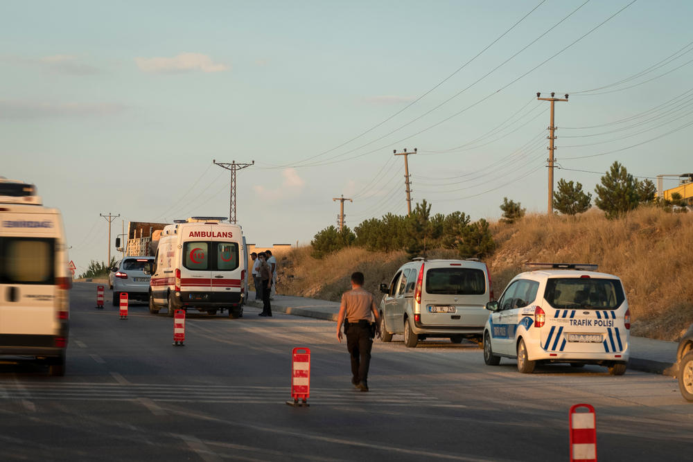 Türkiye’de kaza bölgelerinde meydana gelen ayrı olaylarda en az 32 kişi hayatını kaybetti.