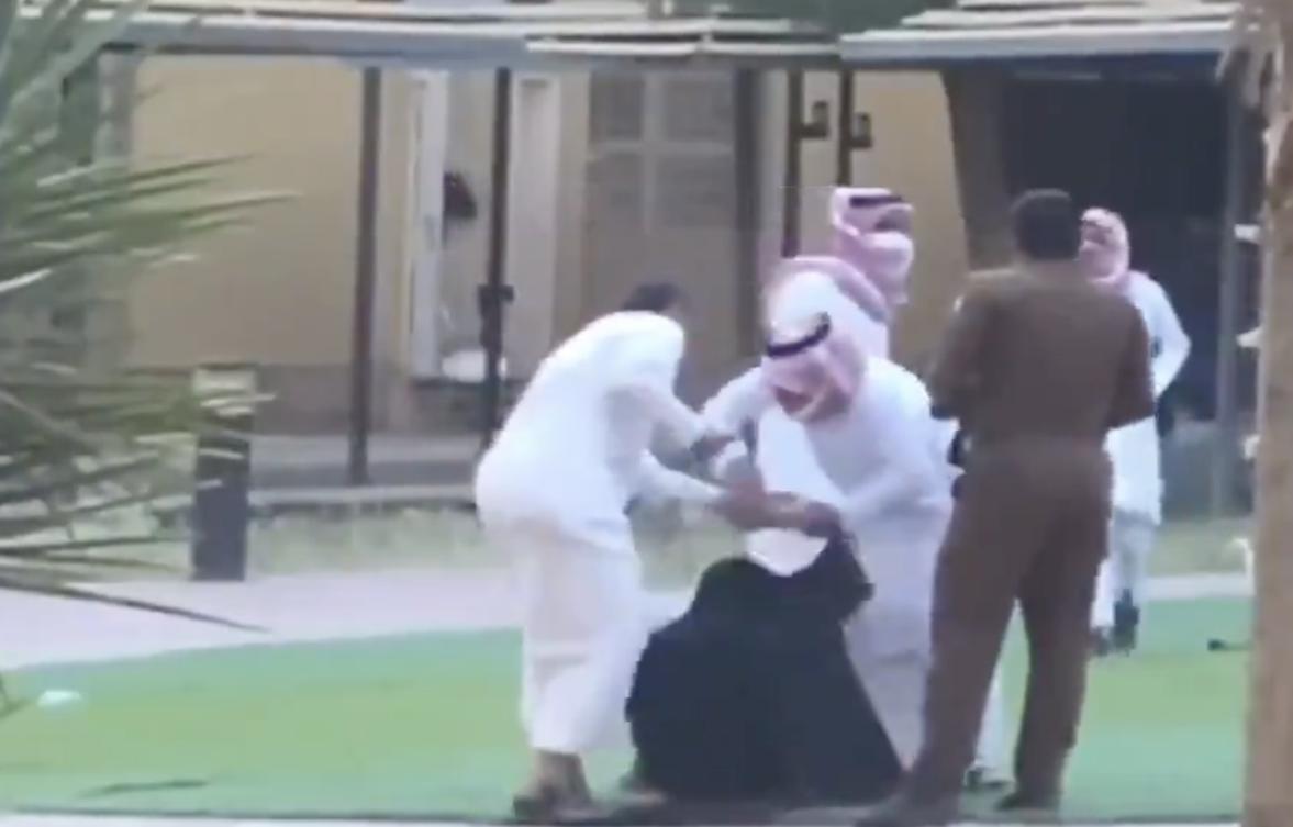 السعودية تفتح تحقيقا في تصوير قوات الأمن وهي تضرب سيدات