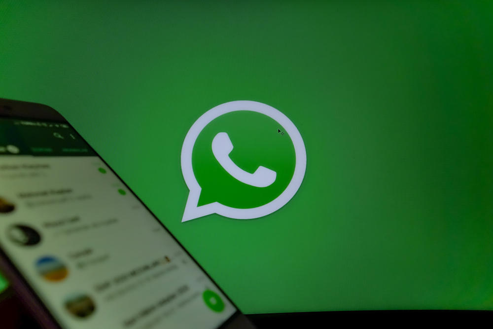تقول WhatsApp إنها تعمل على إبقاء الإيرانيين على اتصال