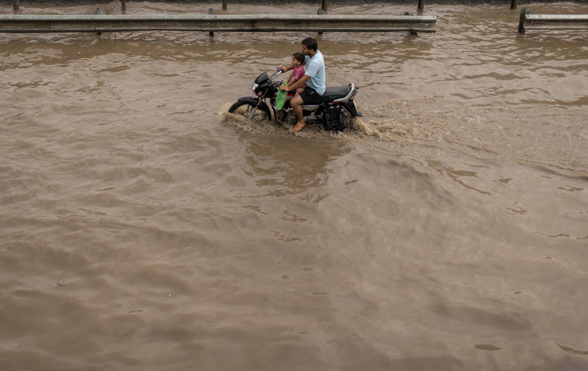 أمطار غزيرة وبرق يقتل 36 على الأقل في شمال الهند