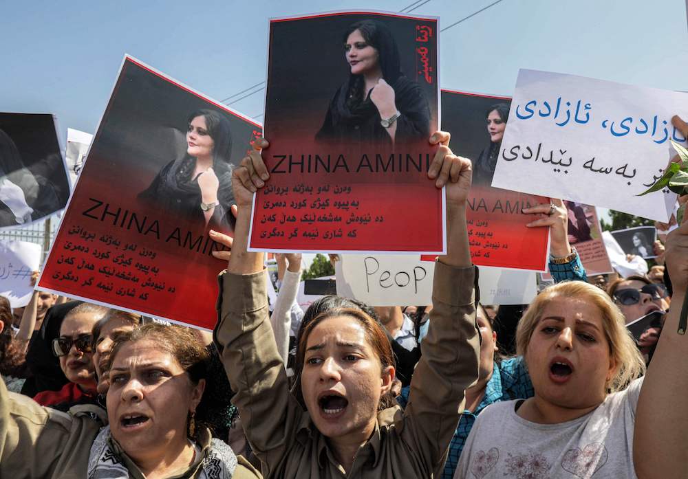 اعتقال أكثر من 700 متظاهر في إيران ، بينهم 60 امرأة