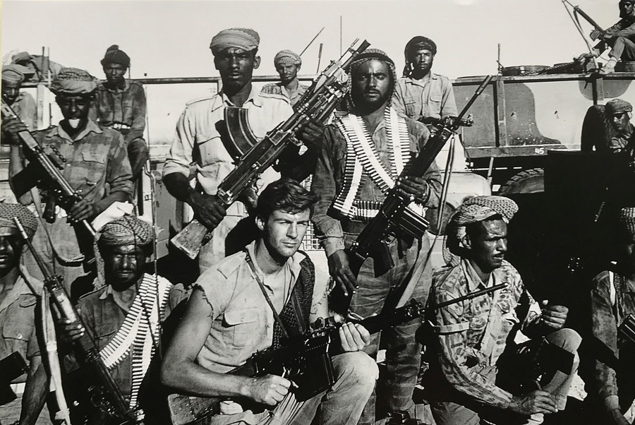 3 ranulph fiennes front center with recce platoon in dhofar 1968