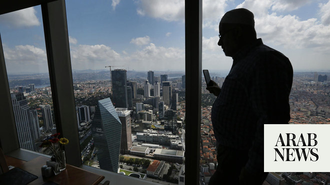 انخفاض الليرة التركية يجعل المستثمرين العقاريين الخليجيين يتدفقون على اسطنبول