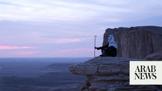 Riyadh: Edge of the World Small-Group Hiking Tour (Feb 2024)