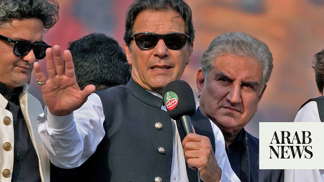 بدأ أنصار الزعيم الباكستاني المخلوع عمران خان مسيرة في إسلام أباد