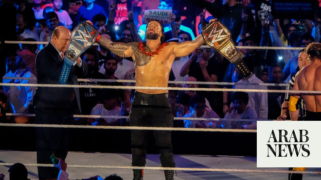 جنون محبي WWE في الرياض حيث خسر لوجان بول أمام رومان رينز في مباراة جواهر التاج