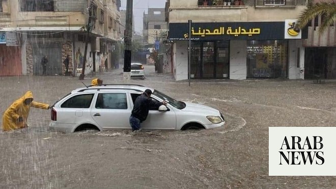 الأمطار تعيث فسادا في قطاع غزة
