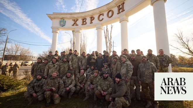 زيلينسكي يزور خيرسون ، أوكرانيا ، بعد الانسحاب الروسي