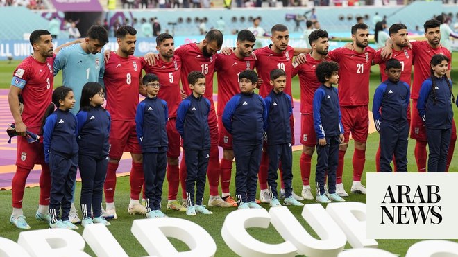 يواجه منتخب إيران لكرة القدم تهديدات سياسية بسبب صمت النشيد الوطني