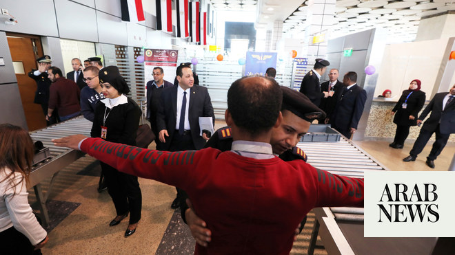 ضبط مهرب ذهب في مطار القاهرة الدولي