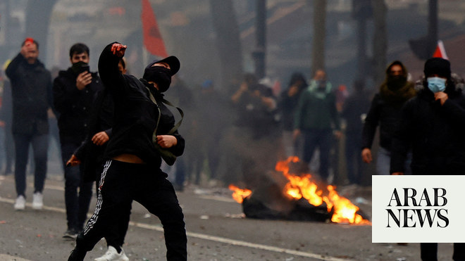 Protes Kurdi terhadap penembakan di Paris berubah menjadi kekerasan