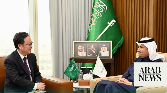 بحث السفير الصيني العلاقات الثنائية مع وزير لجنة الشورى السعودي