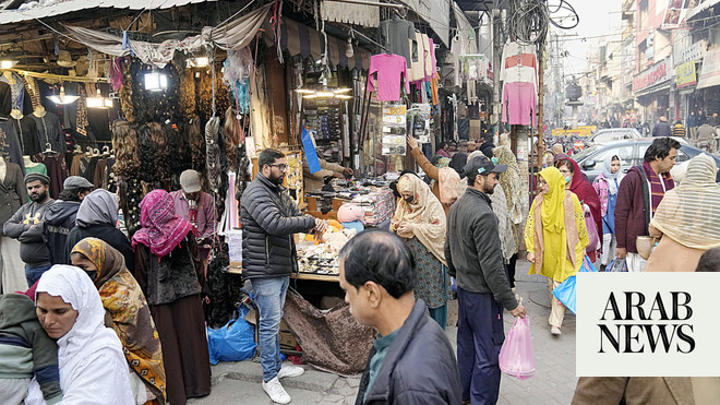 Centra handlowe w Pakistanie będą zamykane wcześniej z powodu kryzysu gospodarczego