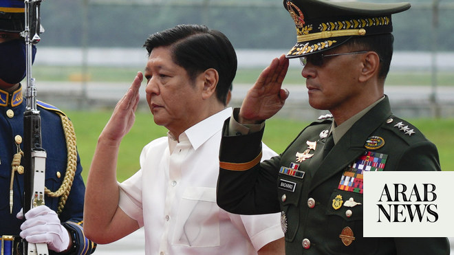 يستبدل رئيس الفلبين قائد الجيش بجنرال متقاعد