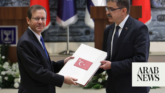 الرئيس الإسرائيلي يدعو أردوغان إلى زيارة تركيا ويستقبل السفير