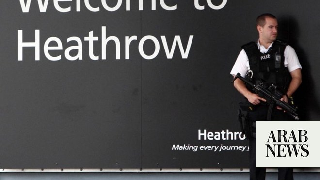 ألقي القبض على رجل بعد العثور على يورانيوم في مطار هيثرو في إنجلترا