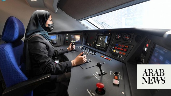 تأهلت عشرات النساء لقيادة قطار الحرمين السريع في المملكة العربية السعودية