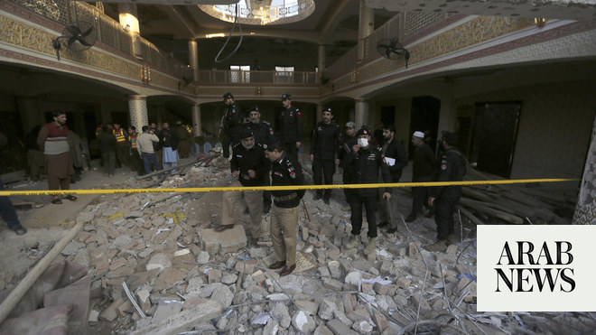 باكستان تلقي باللوم على “زلة أمنية” في انفجار مسجد ، ومقتل 100