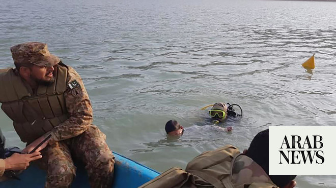 غرق 49 فتى في حادث قارب بباكستان