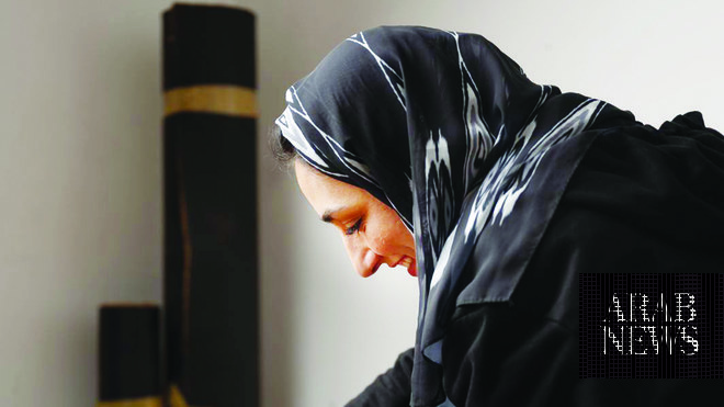 فنانة سعودية تبني أعمال الرسم على السجاد بضربة فرشاة واحدة في كل مرة
