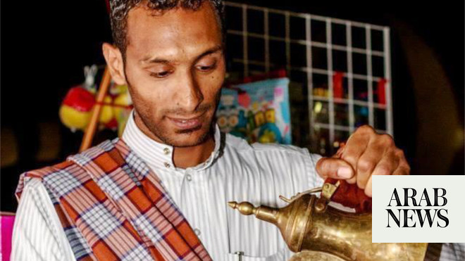 صانع شاي سعودي خبير يفتح بابًا جديدًا كنجم سينمائي