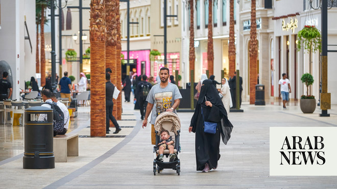 المشي في المول: أحدث صيحات اللياقة في المملكة العربية السعودية