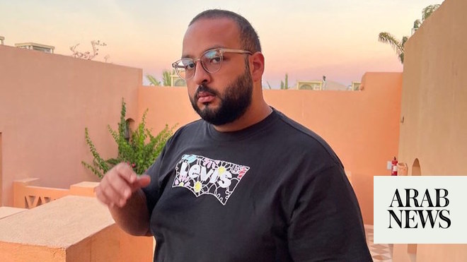 المصري محمد طارق يتحدث عن تجربة الدبلجة العربية لفيلم “الخنفساء الزرقاء”