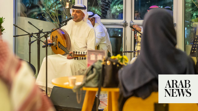 يعد معرض “FenaaPhone” بمثابة انفجار من الماضي الموسيقي في المملكة العربية السعودية