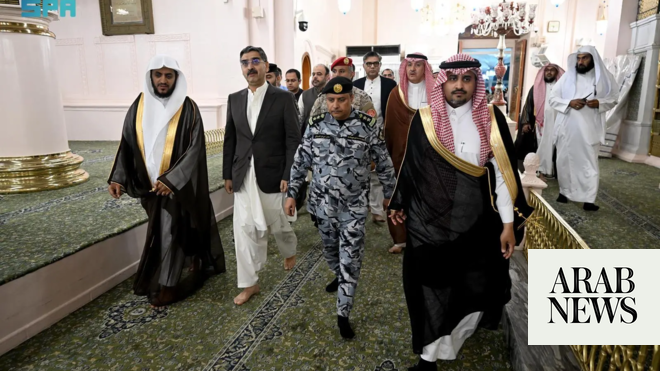 رئيس وزراء باكستان المؤقت يصل المدينة المنورة في زيارة للسعودية