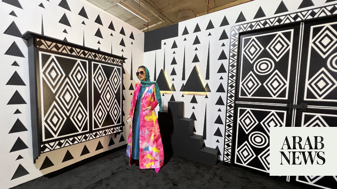 مصممون سعوديون يعرضون إبداعاتهم في معرض تصور للتقنية