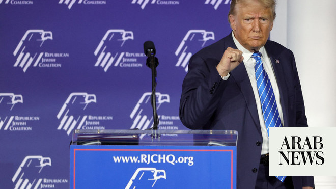 Trump pledges to reimpose Muslim travel ban at Jewish gathering if