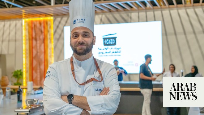 طاهٍ إيطالي يقدم دروسًا رائعة في الريزوتو في مهرجان المأكولات السعودية