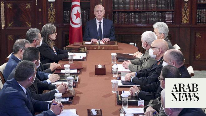 الرئيس التونسي يعين ثلاثة وزراء جدد بينهم وزير الاقتصاد