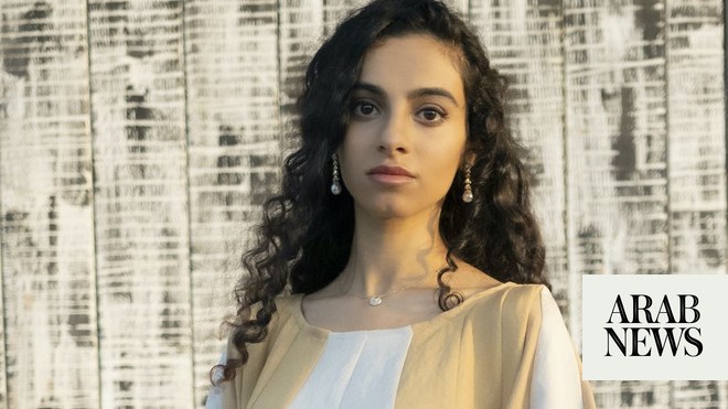 الممثلة الإماراتية ميرا المطفأ تتحدث عن مهرجان كان وفيلمها الطويل الأول مع الممثل السعودي فهد البودري.