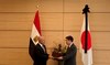 Japanese chief cabinet secretary receives courtesy call from Egyptian transport minister