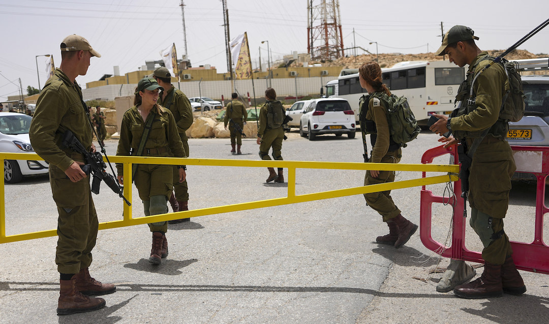 3 Israeli soldiers, Egyptian guard killed in border gunbattle