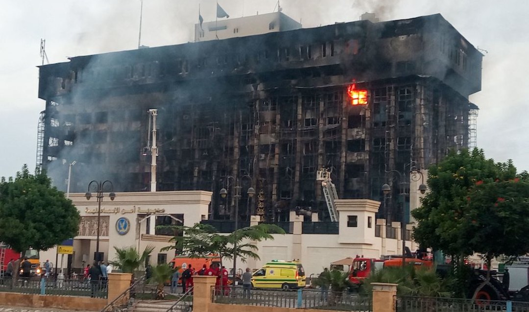 Blaze rips through police headquarters in Egypt