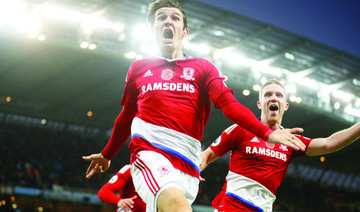 Marten De Roon frustrates Man City; Sunderland tastes win