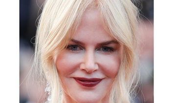 Nicole Kidman donates wedding dress to artist